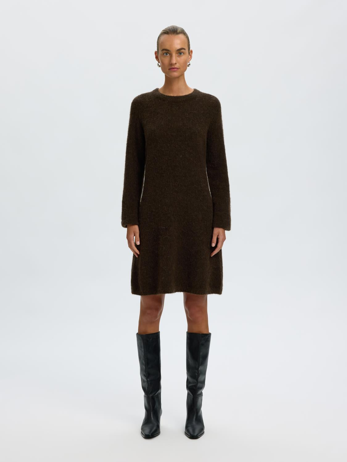 model_shot-front